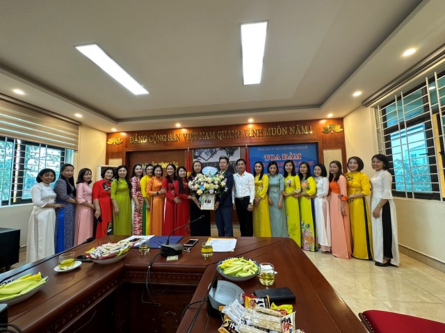 Công đoàn cơ quan Khối Đảng - Đoàn thể tổ chức Toạ đàm chào mừng kỷ niệm 113 năm Ngày Quốc tế phụ nữ 8/3 và 1983 năm khởi nghĩa hai Bà Trưng