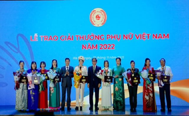 Đoàn viên Công đoàn Trường Đại học Hồng Đức vinh dự nhận Giải thưởng Phụ nữ Việt Nam năm 2022