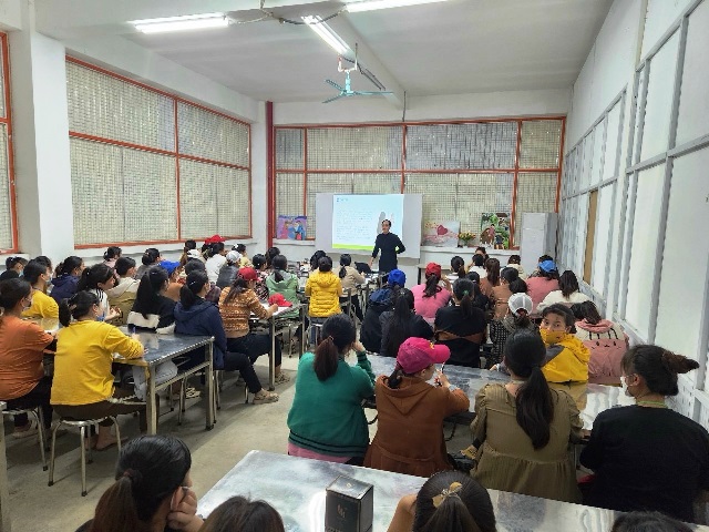 Tổ chức tuyên truyền chế độ chính sách dành cho Phụ nữ mang thai và nuôi con nhỏ. Cách chăm sóc sức khỏe dành cho Phụ nữ mang thai