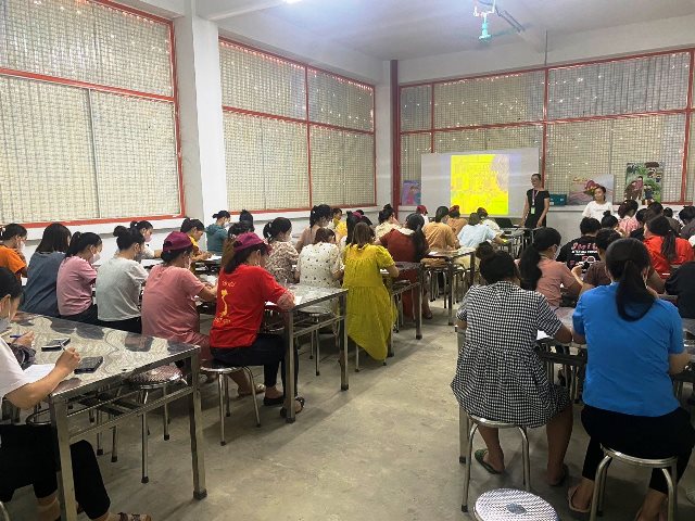 Công đoàn cơ sở tổ chức sinh hoạt Câu lạc bộ bà bầu và nuôi con nhỏ