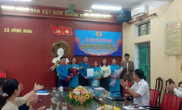 Lễ công bố Quyết định thành lập CĐCS Hợp tác xã Sản xuất, chế biến và tiêu thụ nông sản an toàn xã Đông Ninh