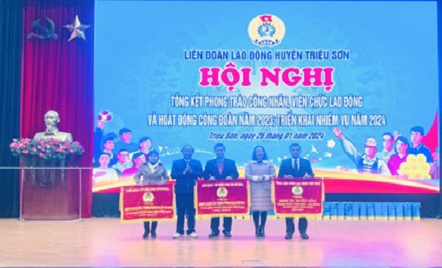 Liên đoàn lao động huyện Triệu Sơn Tổ chức Hội nghị Tổng kết hoạt động công tác Công đoàn và phong trào CNVCLĐ năm 2023, triển khai nhiệm vụ năm 2024.