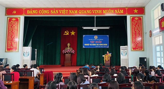 Liên đoàn Lao động thị xã Nghi Sơn tập huấn kỹ năng, nghiệp vụ công tác công đoàn cho gần 350 cán bộ công đoàn
