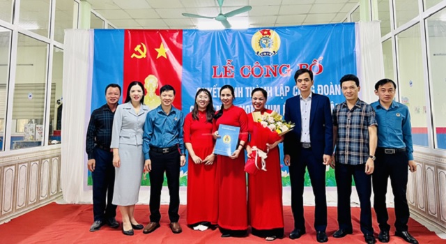 Lễ công bố Quyết định thành lập và ra mắt công đoàn cơ sở nhóm trẻ, mầm non tư thục “Chim én mùa xuân 4”