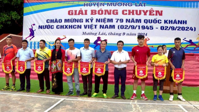 Ngày vui đón Tết độc lập tại huyện Vùng cao biên giới.