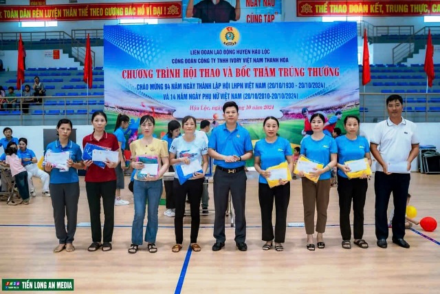 Hậu Lộc: Công đoàn Công ty TNHH Ivory Việt Nam - Thanh Hóa tổ chức Hội thao và Bốc thăm trúng thưởng với chủ đề “Thay lời yêu thương”.