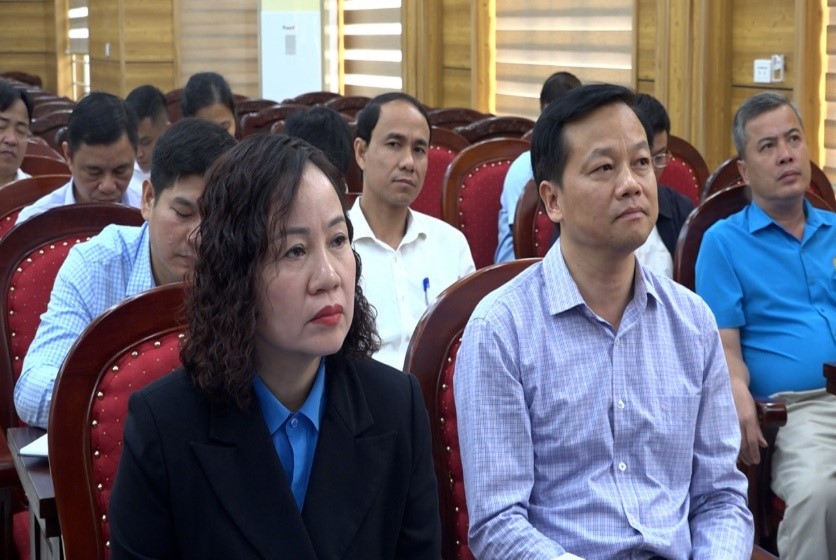 Đoàn công tác số 2 của Ban thường vụ Liên đoàn Lao động tỉnh Thanh Hóa Kiểm tra, thẩm định đề nghị công nhận danh hiệu “Cơ quan, đơn vị, doanh nghiệp đạt chuẩn văn hóa tại huyện Ngọc Lặc”