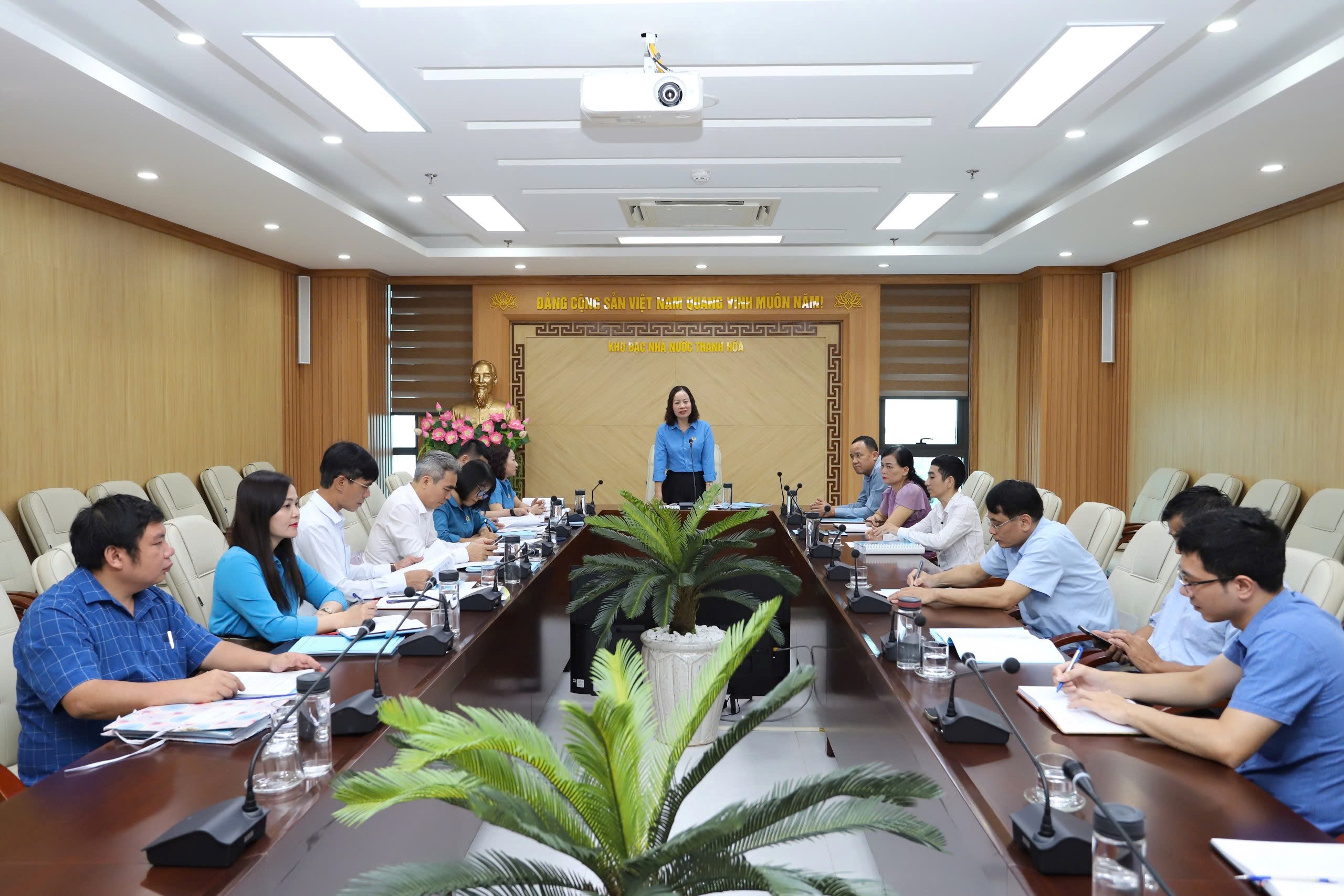 Đoàn Kiểm tra, thẩm định Liên đoàn Lao động tỉnh Thanh Hóa thực hiện kiểm tra mức độ đạt chuẩn văn hóa 05 cơ quan, đơn vị trực thuộc Công đoàn Viên chức tỉnh