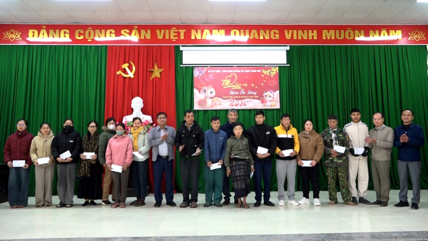 Sở Xây dựng – Công đoàn ngành Xây dựng Thanh Hóa tặng quà Tết cho Đồn Biên phòng Hiền Kiệt và Nhân dân vùng biên giới huyện Mường Lát