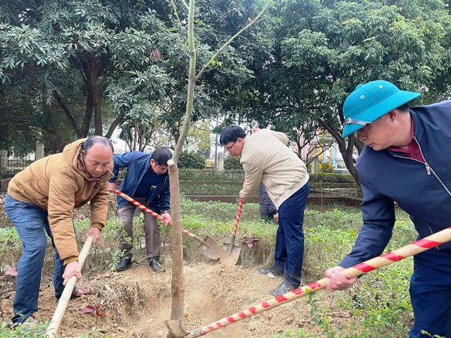 Công đoàn xã Định Long – huyện Yên Định hưởng ứng phong trào Tết trồng cây xuân Ất Tỵ năm 2025