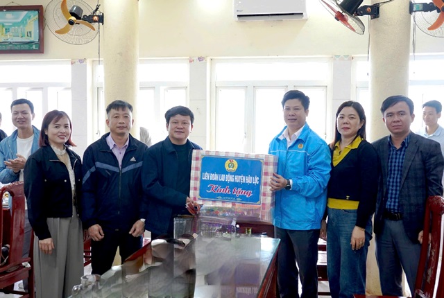 LĐLĐ huyện Hậu Lộc tổ chức Đoàn công tác học tập, trao đổi kinh nghiệm về hoạt động công đoàn tại Công đoàn Khu kinh tế Nghi sơn và các khu công nghiệp tỉnh.