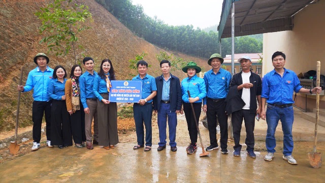 LĐLĐ Như Thanh: Ra quân “Ngày thứ 6 công đoàn”, gắn biển công trình chào mừng Đại hội Đảng bộ huyện, nhiệm kỳ 2025-2030.