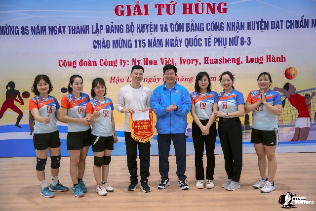 Hậu Lộc: Giao lưu bóng chuyền hơi nữ chào mừng ngày Quốc tế Phụ nữ 8/3