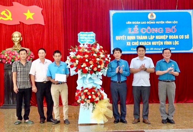 LĐLĐ huyện Vĩnh Lộc tổ chức Lễ công bố quyết định thành lập Nghiệp đoàn cơ sở xe Chở Khách Vĩnh Lộc
