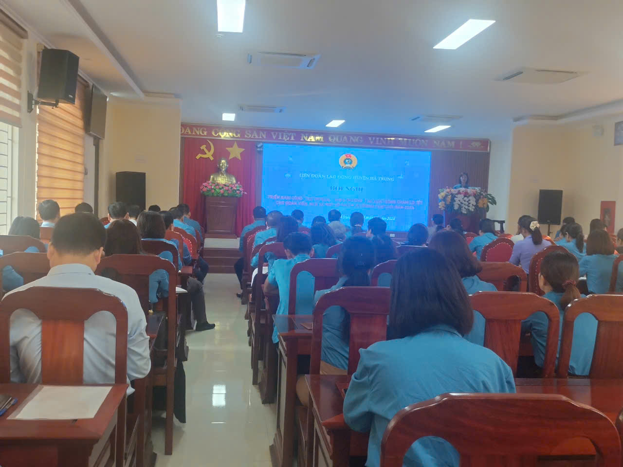 LĐLĐ huyện Hà Trung tổ chức triển khai công tác đánh giá, xếp loại Công đoàn cơ sở; xét thi đua khen thưởng; triển khai công tác chăm lo Tết cho đoàn viên.