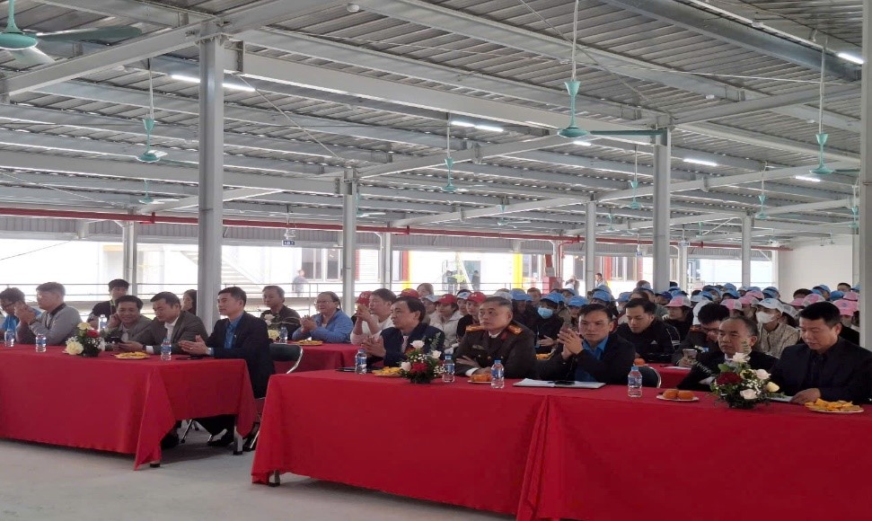 Liên đoàn Lao động huyện Thường Xuân tổ chức Lễ công bố quyết định thành lập công đoàn công ty TNHH giày Thường Xuân