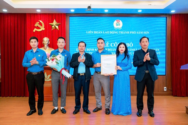Liên đoàn Lao động thành phố Sầm Sơn: Công bố các quyết định thành lập công đoàn cơ sở và tiếp nhận công đoàn cơ sở