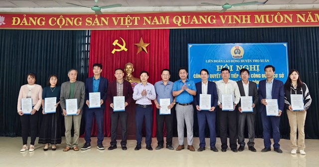 Liên đoàn Lao động huyện Thọ Xuân tiếp nhận 11 Công đoàn cơ sở với 1.251 đoàn viên.