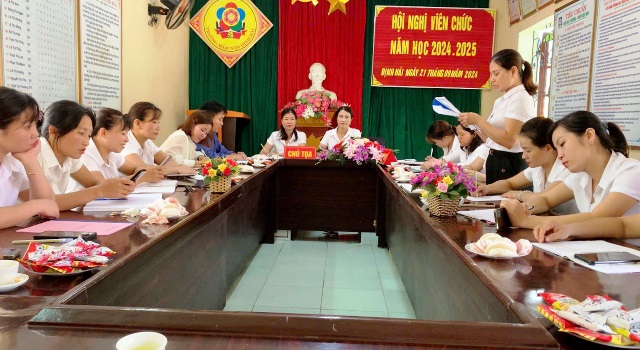 Công đoàn trường mầm non Định Hải phối hợp với chuyên môn đồng cấp tổ chức thành công Hội nghị Viên chức, năm học 2024- 2025.