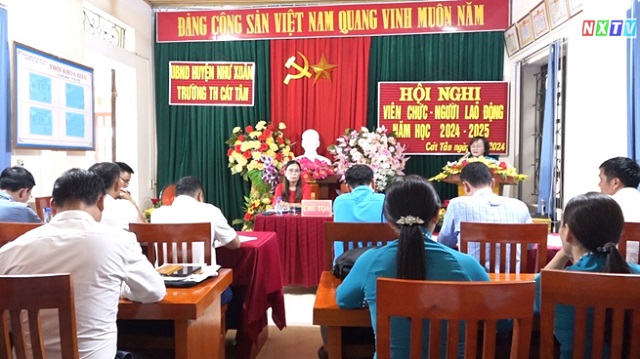 Công đoàn Trường Tiểu học Cát Tân (Như Xuân) phối hợp với chuyên môn đồng cấp tổ chức hội nghị Viên chức, người lao động năm học 2024 - 2025