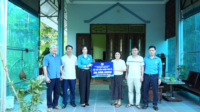 Hỗ trợ xây dựng nhà ở cho các đoàn viên có hoàn cảnh khó khăn nhân dịp kỉ niệm 78 năm ngày thành lập Công đoàn Thanh Hóa (10/10/1946-10/10/2024)