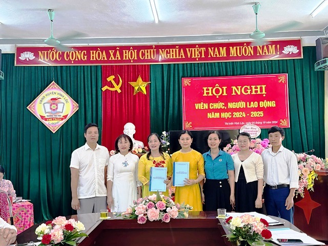 Công đoàn phối hợp với chuyên môn Trường Tiểu học Thị trấn Vĩnh Lộc tổ chức Hội nghị Viên chức, người lao động năm học 2024 - 2025 