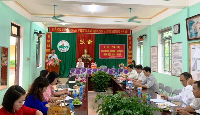 Liên đoàn Lao động phối hợp với Phòng GD&amp;ĐT huyện Yên Định hướng dẫn các đơn vị trường học tổ chức hội nghị viên chức, người lao động; xây dựng và thực hiện quy chế dân chủ, năm học 2024 - 2025