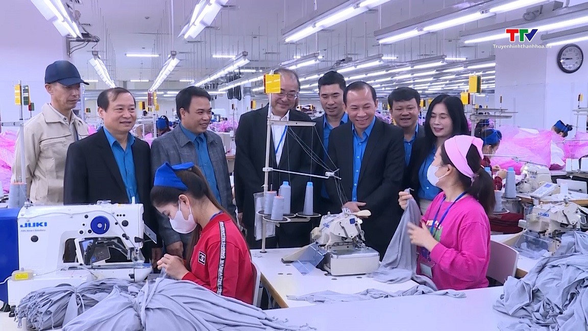 Công đoàn chăm lo Tết cho người lao động