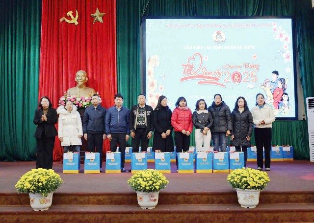 Liên đoàn Lao động huyện Bá Thước tổ chức chương trình “Tết sum vầy – Xuân ơn Đảng” năm 2025.