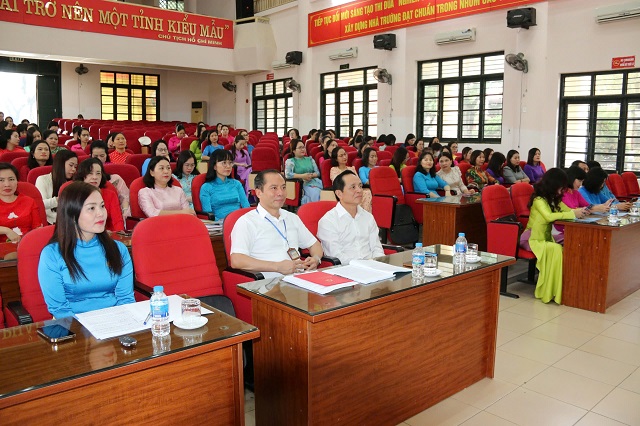 Công đoàn viên chức tỉnh tổ chức sinh hoạt chuyên đề “Phụ nữ và tình yêu” chào mừng kỷ niệm ngày Phụ nữ Việt Nam 20/10