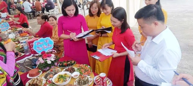Công đoàn xã Thúy Sơn phối hợp với Hội Phụ nữ tổ chức hội thi nấu ăn nhân kỷ niệm ngày thành lập Hội LHPN Việt Nam 20/10