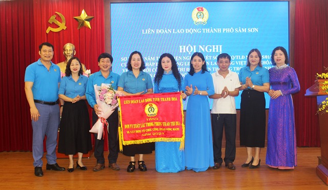 Liên đoàn Lao động thành phố Sầm Sơn: Sơ kết 05 năm thực hiện Nghị quyết số 07/NQ-TLĐ ngày 15/01/2020 của Ban Chấp hành Tổng LĐLĐ Việt Nam khóa XII và trao quyết định, cơ quan đơn vị đạt chuẩn văn hoá