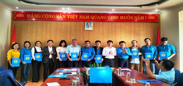 Hội nghị công bố tiếp nhận các Công đoàn cơ sở và đoàn viên về công đoàn khu