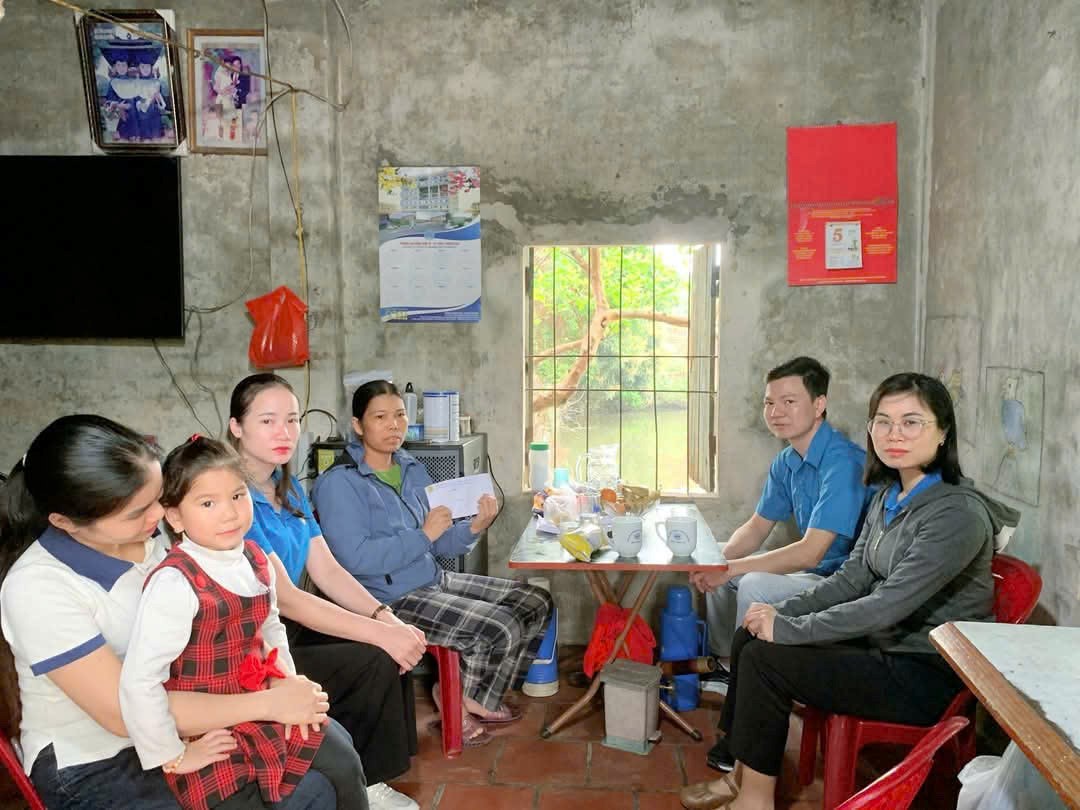 Tấm lòng sẻ chia của Công đoàn Ny Hoa Việt đến công nhân có hoàn cảnh khó khăn
