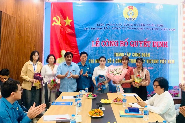Liên đoàn Lao động huyện Triệu Sơn tổ chức Lễ công bố quyết định thành lập Công đoàn cơ sở