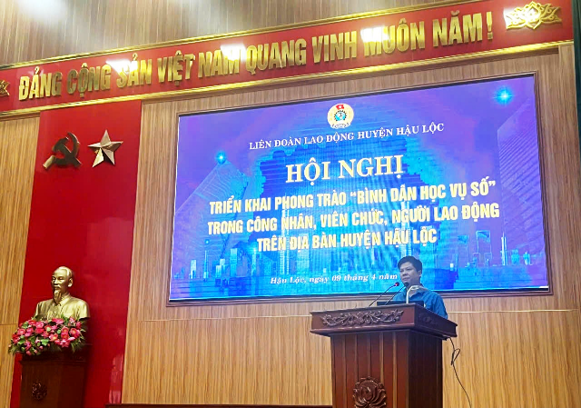 LĐLĐ huyện Hậu Lộc triển khai phong trào "Bình dân học vụ số" trong công nhân, viên chức, người lao động