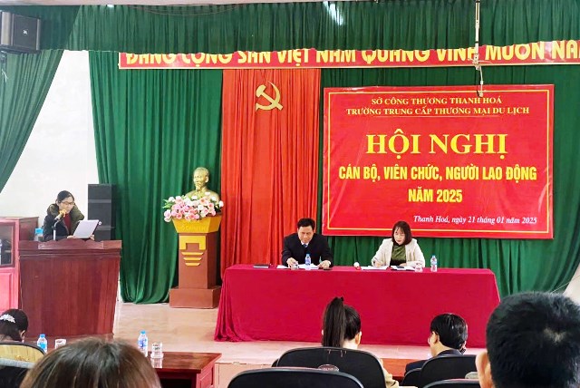 Trường Trung cấp Thương mại - Du lịch Thanh Hóa phối hợp với Công đoàn tổ chức Hội nghị cán bộ, viên chức, lao động năm 2025